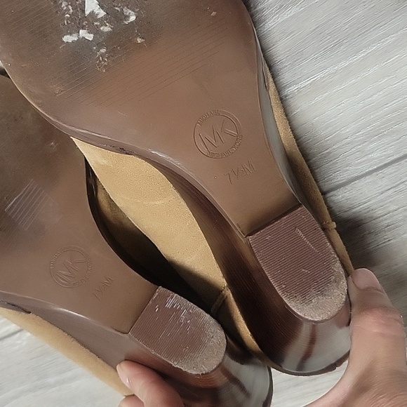 Michael Kors Tan Suede Wendi Wedge Bootie Size 7 1/2 - Picture 9 of 9
